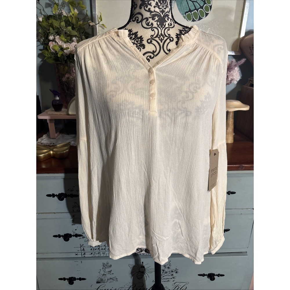 Frye and Co Women XS Long Sleeve Blouse in Coconut Sugar Rayon Crinkle Blouse